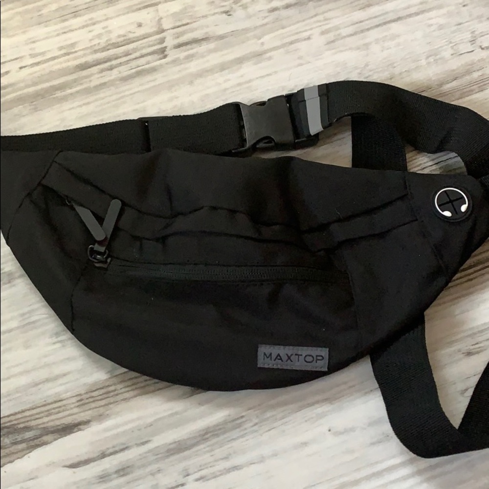 Black Fannypack🖤